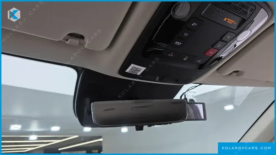 KIA CARNIVAL GASOLINE 9-SEATER SIGNATURE