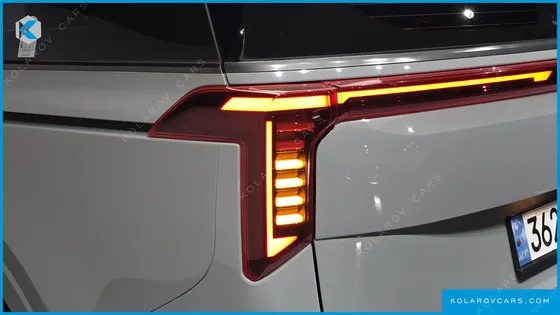 KIA CARNIVAL GASOLINE 7-SEATER GRAVITY