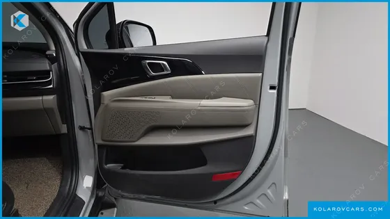 KIA CARNIVAL GASOLINE 7-SEATER GRAVITY
