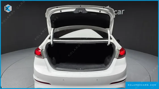 HYUNDAI ELANTRA (AVANTE) 1.6 GDI SMART