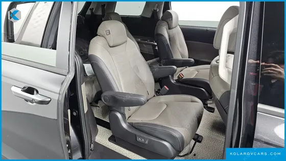 KIA CARNIVAL GASOLINE 9-SEATER GRAVITY