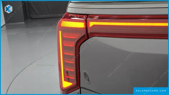 KIA CARNIVAL GASOLINE 9-SEATER GRAVITY