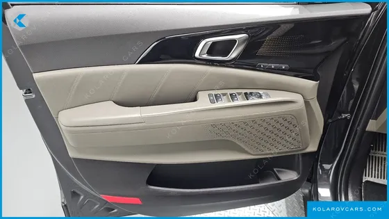 KIA CARNIVAL GASOLINE 9-SEATER GRAVITY