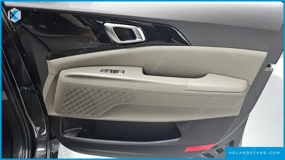 KIA CARNIVAL GASOLINE 9-SEATER GRAVITY