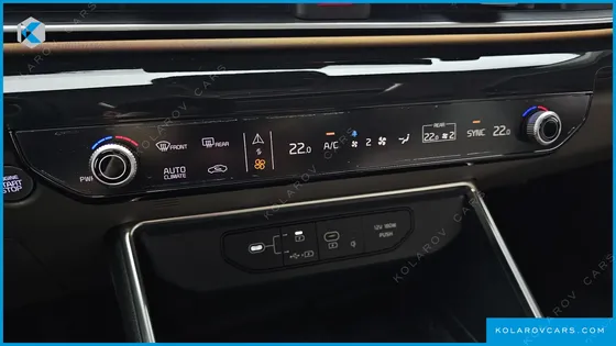 KIA CARNIVAL GASOLINE 9-SEATER GRAVITY