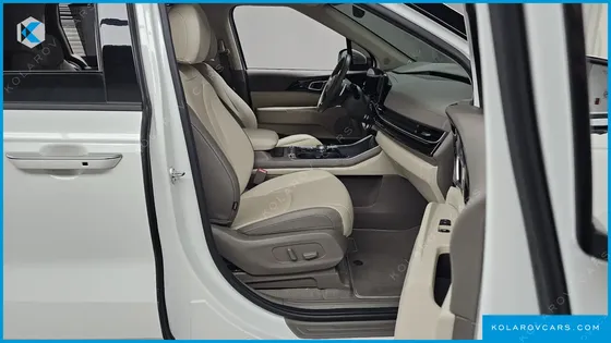 KIA CARNIVAL DIESEL 9-SEATER SIGNATURE