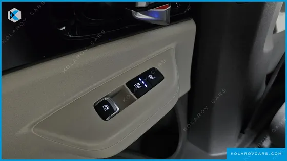 KIA CARNIVAL DIESEL 9-SEATER SIGNATURE