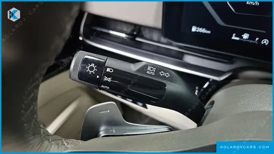 KIA CARNIVAL DIESEL 9-SEATER SIGNATURE