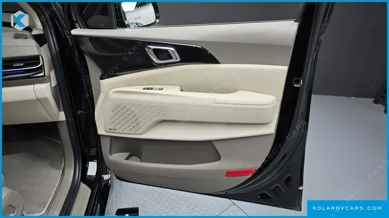 KIA CARNIVAL HEV 9-SEATER HI-LIMOUSINE