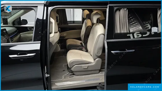 KIA CARNIVAL HEV 9-SEATER HI-LIMOUSINE