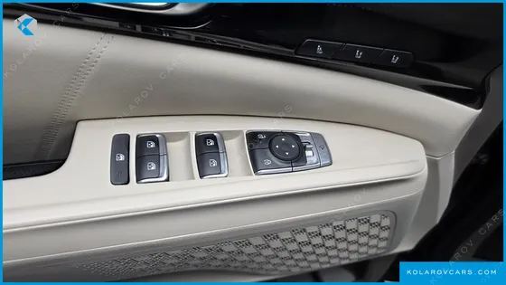 KIA CARNIVAL HEV 9-SEATER HI-LIMOUSINE