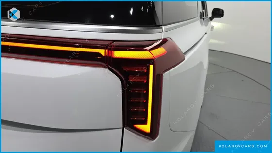 KIA CARNIVAL HEV 9-SEATER HI-LIMOUSINE