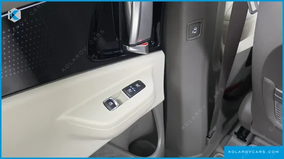 KIA CARNIVAL DIESEL 9-SEATER SIGNATURE