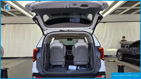 KIA CARNIVAL DIESEL 9-SEATER SIGNATURE