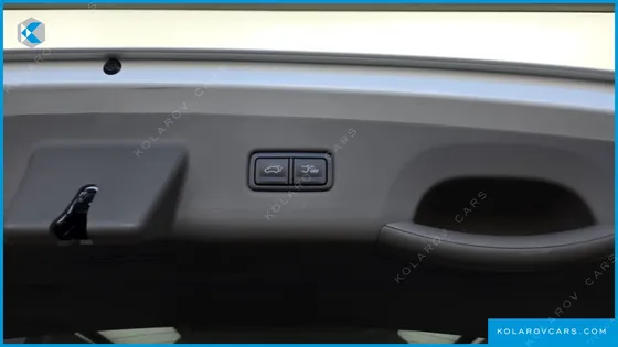 KIA CARNIVAL DIESEL 9-SEATER SIGNATURE