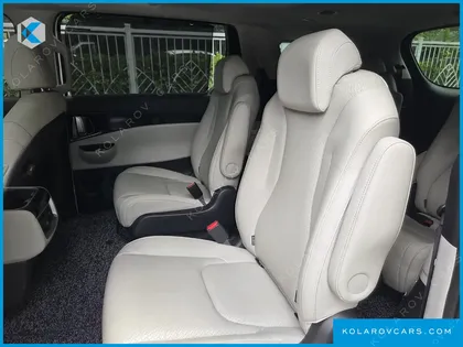 KIA CARNIVAL GASOLINE 9-SEATER SIGNATURE