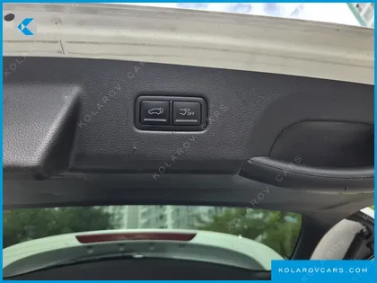 KIA CARNIVAL GASOLINE 9-SEATER SIGNATURE