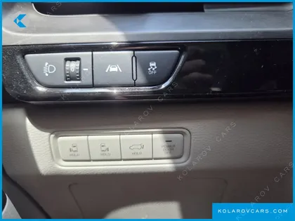 KIA CARNIVAL GASOLINE 9-SEATER SIGNATURE