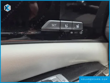 KIA CARNIVAL GASOLINE 9-SEATER SIGNATURE