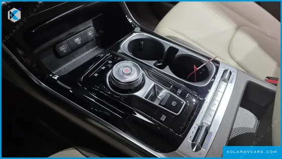 KIA CARNIVAL GASOLINE 9-SEATER NOBLESSE