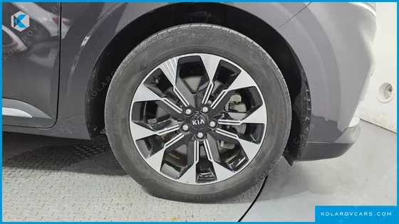 KIA CARNIVAL GASOLINE 9-SEATER NOBLESSE