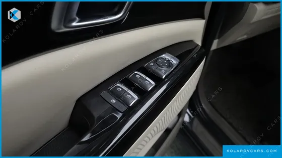 KIA CARNIVAL GASOLINE 9-SEATER NOBLESSE