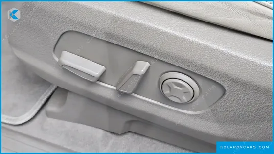 KIA CARNIVAL GASOLINE 9-SEATER HI-LIMOUSINE