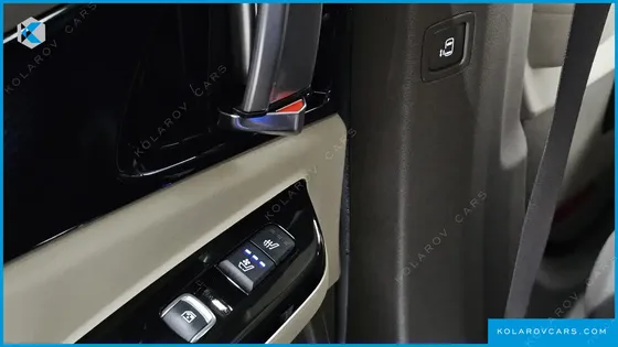 KIA CARNIVAL GASOLINE 9-SEATER HI-LIMOUSINE