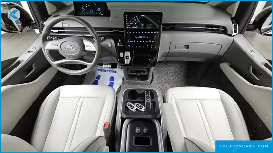 HYUNDAI STARIA LOUNGE 7-SEATER