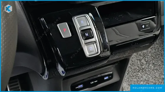 HYUNDAI STARIA LOUNGE 7-SEATER