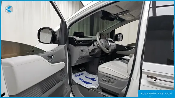 HYUNDAI STARIA LOUNGE 7-SEATER