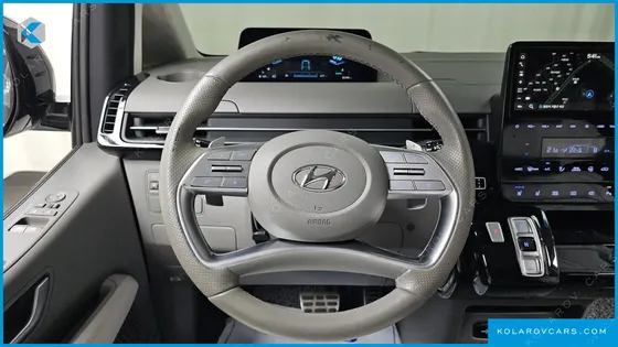 HYUNDAI STARIA LOUNGE 7-SEATER