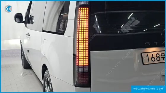 HYUNDAI STARIA LOUNGE 7-SEATER