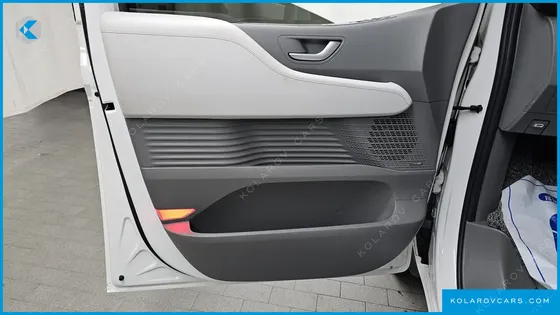 HYUNDAI STARIA LOUNGE 7-SEATER
