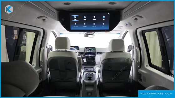 HYUNDAI STARIA LOUNGE 7-SEATER
