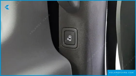 HYUNDAI STARIA LOUNGE 7-SEATER