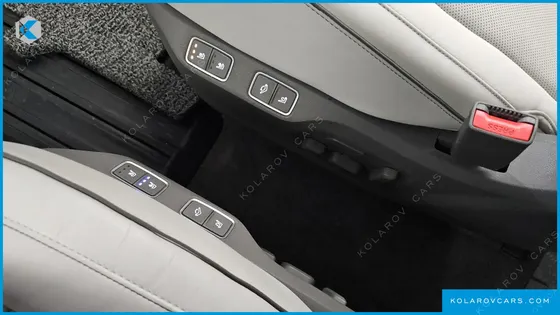 HYUNDAI STARIA LOUNGE 7-SEATER