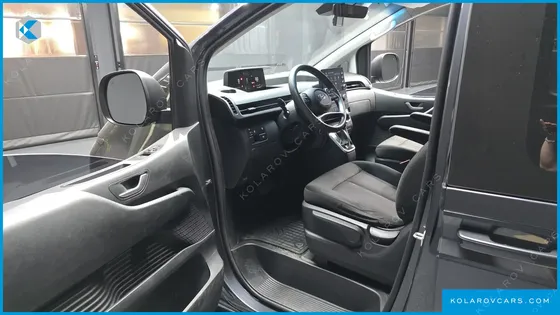 HYUNDAI STARIA CARGO 5-SEATER