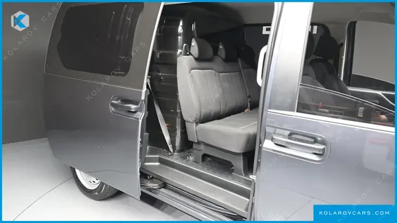 HYUNDAI STARIA CARGO 5-SEATER
