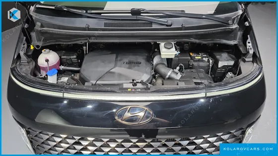 HYUNDAI STARIA 4WD LOUNGE 9-SEATER