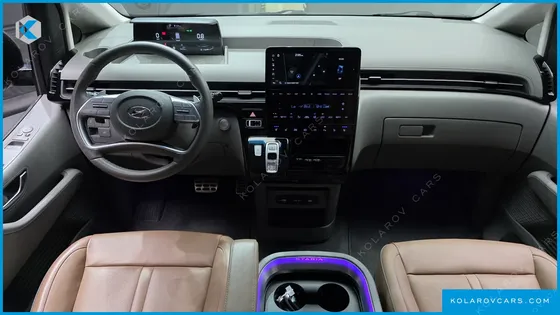 HYUNDAI STARIA 4WD LOUNGE 9-SEATER