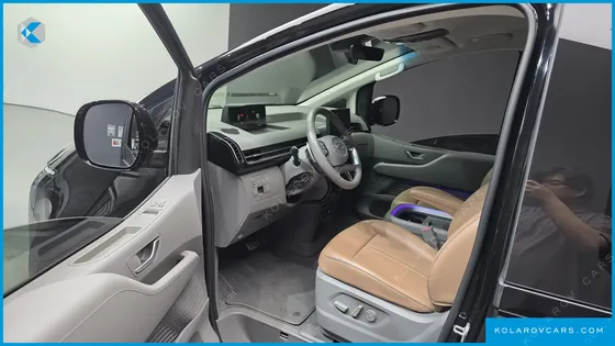 HYUNDAI STARIA 4WD LOUNGE 9-SEATER