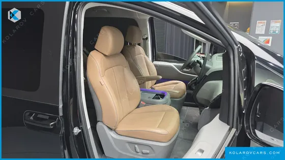HYUNDAI STARIA 4WD LOUNGE 9-SEATER