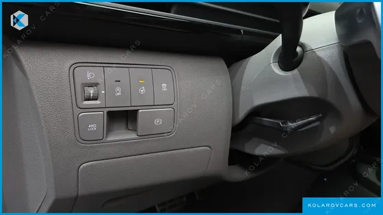 HYUNDAI STARIA 4WD LOUNGE 9-SEATER