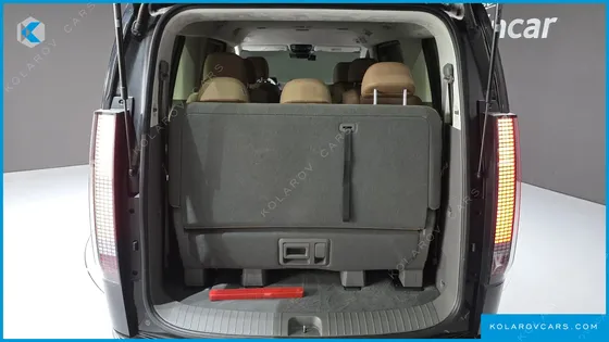 HYUNDAI STARIA 4WD LOUNGE 9-SEATER