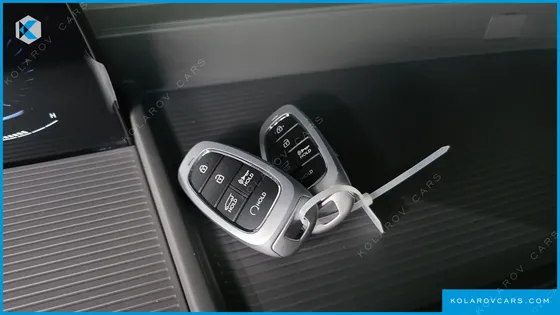 HYUNDAI STARIA 4WD LOUNGE 9-SEATER