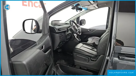 HYUNDAI STARIA CARGO 3-SEATER