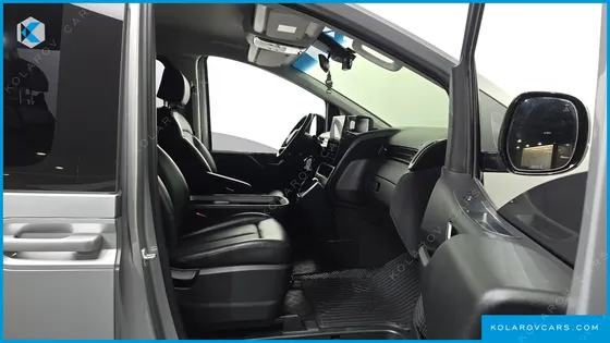 HYUNDAI STARIA CARGO 5-SEATER