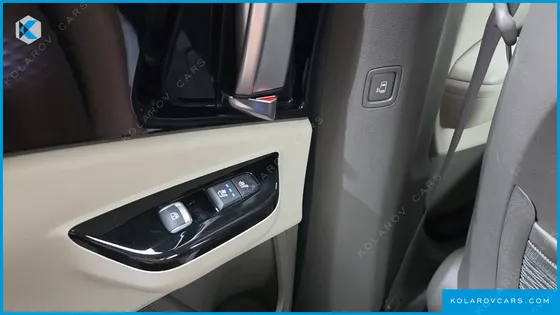 KIA CARNIVAL GASOLINE 7-SEATER SIGNATURE
