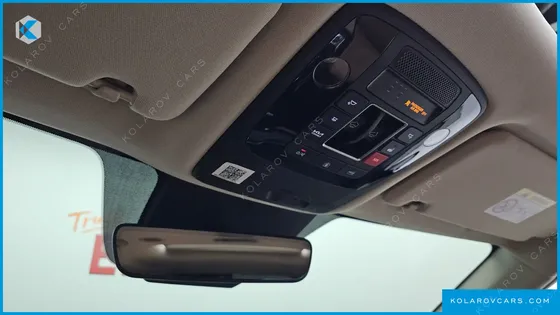 KIA CARNIVAL GASOLINE 9-SEATER SIGNATURE